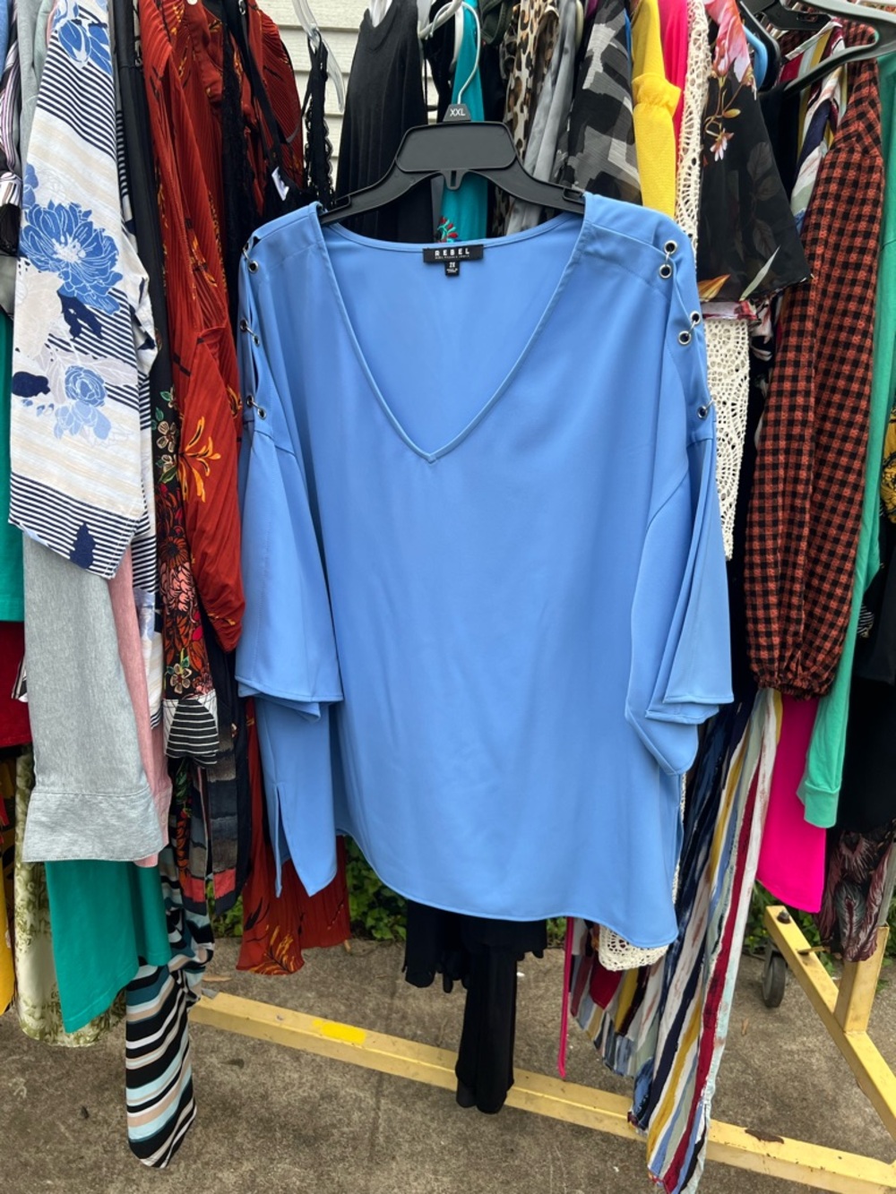 Blue blouse with designs on the sleeves
